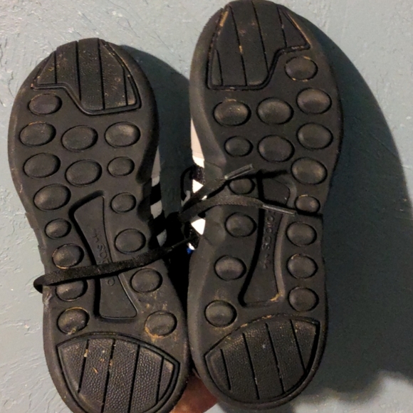 Adidas shoes - Picture 2 of 4